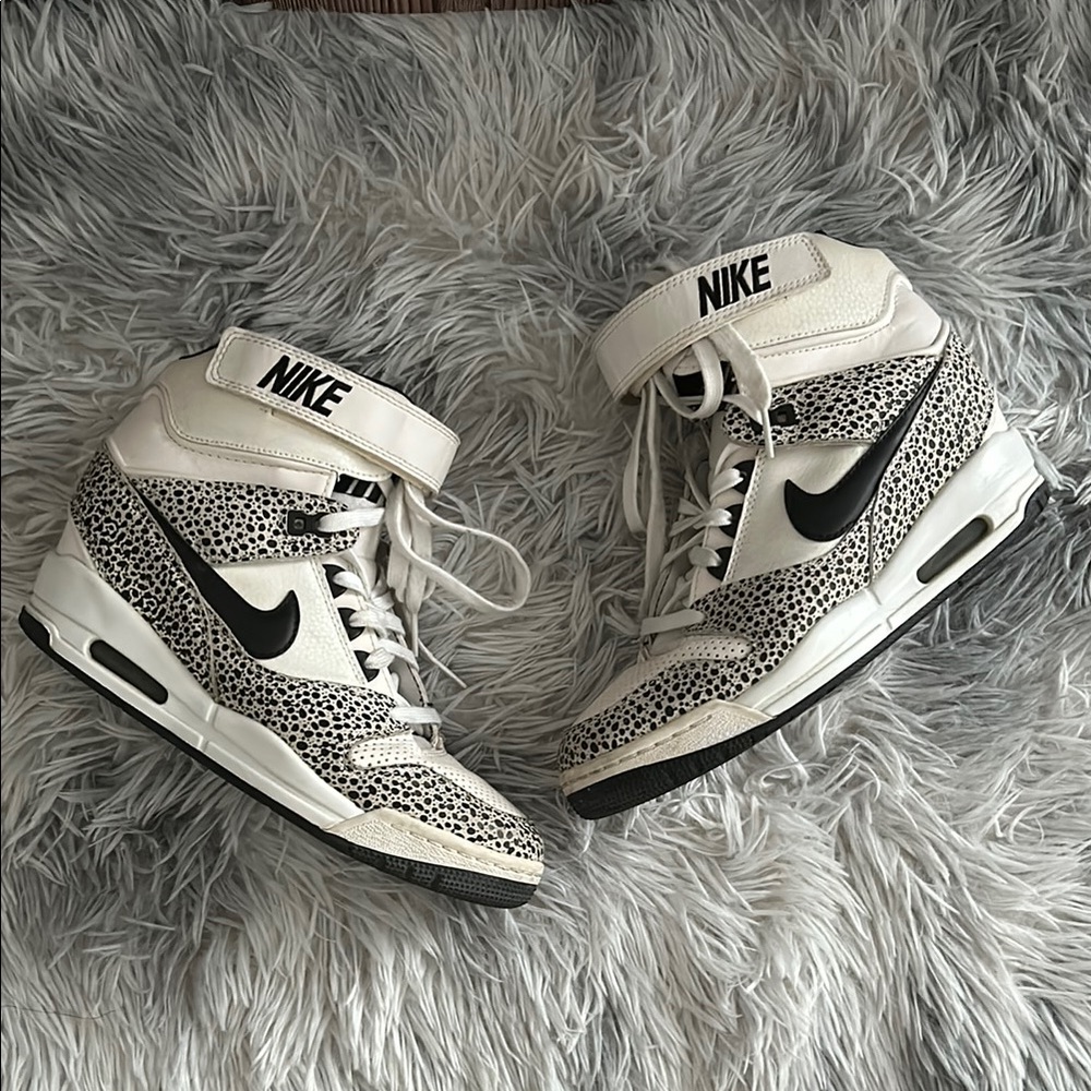 Rare! Ladies Nike Revolution Sky Hi